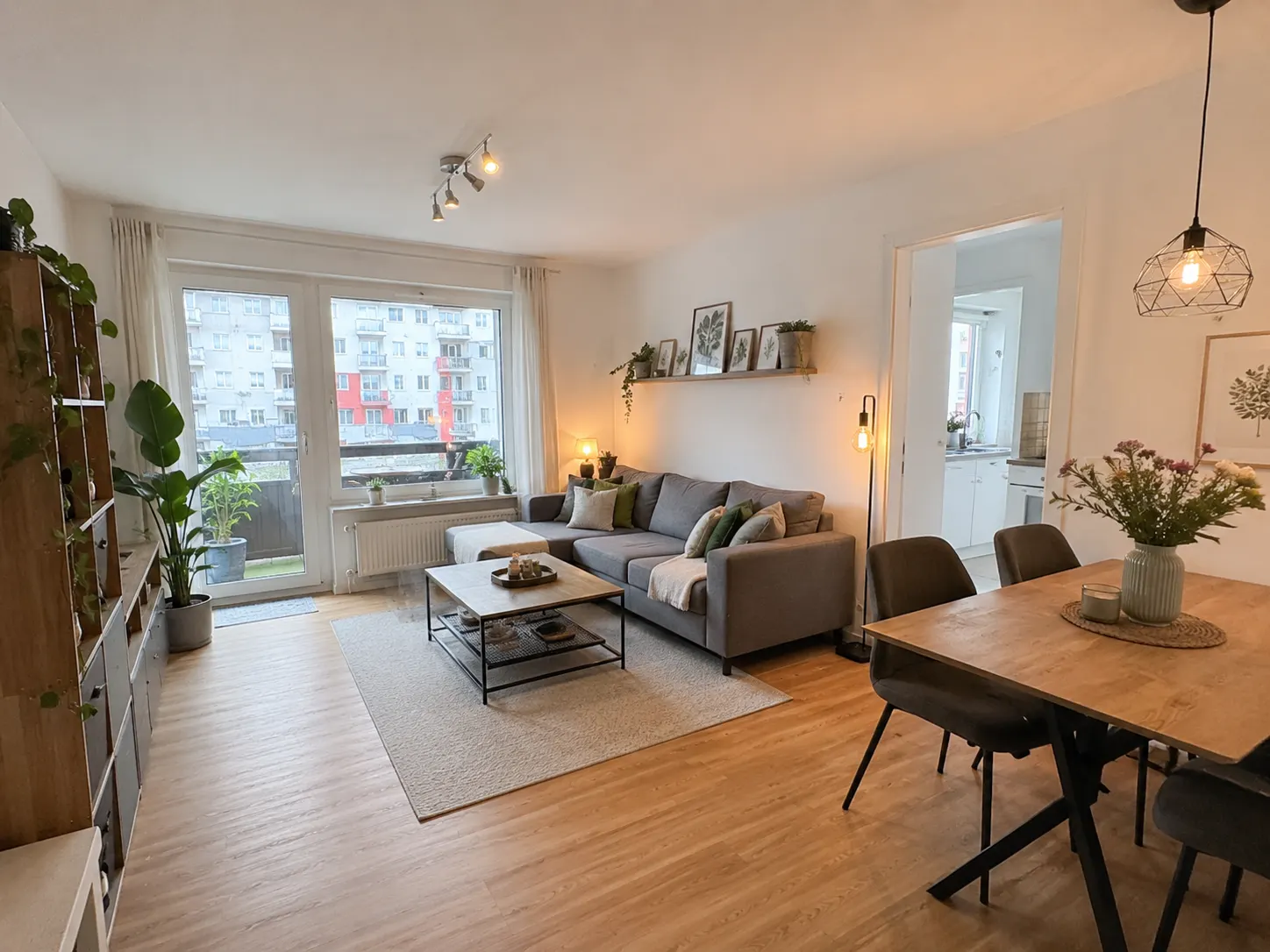 Apartament mobilat 2,5 camere cu balcon, luminos și modern
