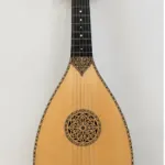 Cobză românească tradițională recondiționată, stare excelentă